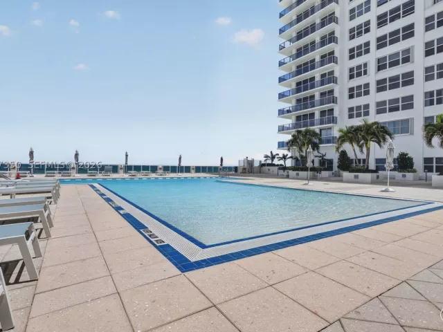 2-bedroom condo for sale in Hollywood - 2751 S Ocean Dr 504S - MondialRealty