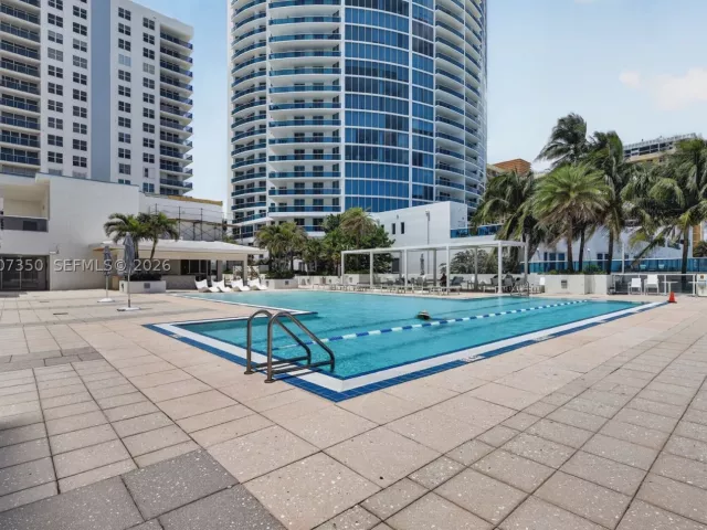 2-bedroom condo for sale in Hollywood - 2751 S Ocean Dr 504S - MondialRealty