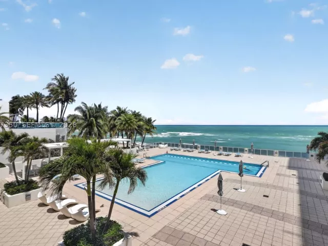 2-bedroom condo for sale in Hollywood - 2751 S Ocean Dr 504S - MondialRealty