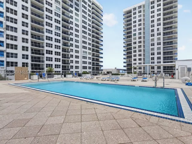 2-bedroom condo for sale in Hollywood - 2751 S Ocean Dr 504S - MondialRealty