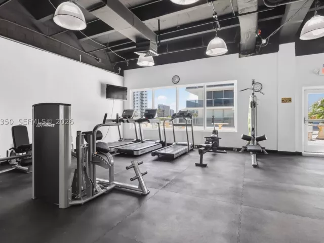 2-bedroom condo for sale in Hollywood - 2751 S Ocean Dr 504S - MondialRealty