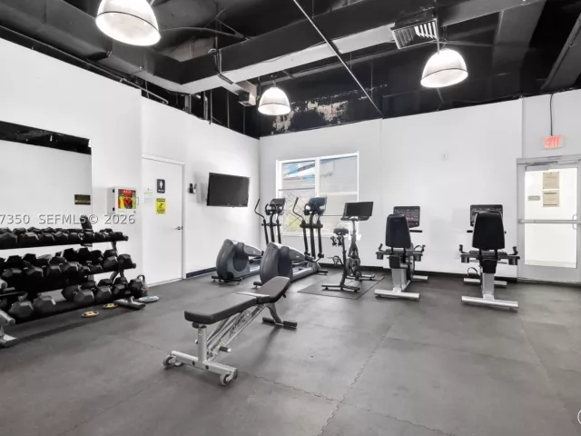 2-bedroom condo for sale in Hollywood - 2751 S Ocean Dr 504S - MondialRealty