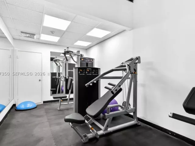 2-bedroom condo for sale in Hollywood - 2751 S Ocean Dr 504S - MondialRealty