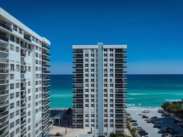 2-bedroom condo for sale in Hollywood - 2751 S Ocean Dr 504S - MondialRealty