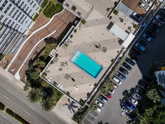 2-bedroom condo for sale in Hollywood - 2751 S Ocean Dr 504S - MondialRealty