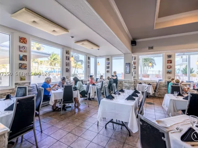 2-bedroom condo for sale in Hollywood - 2751 S Ocean Dr 504S - MondialRealty