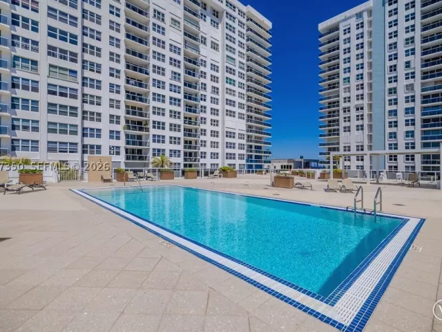 2-bedroom condo for sale in Hollywood - 2751 S Ocean Dr 504S - MondialRealty