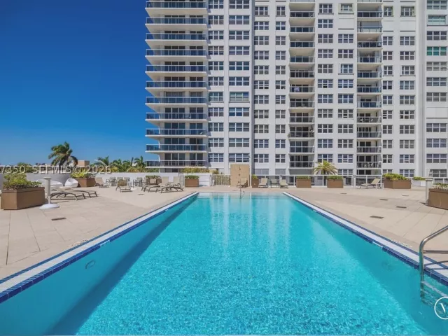 2-bedroom condo for sale in Hollywood - 2751 S Ocean Dr 504S - MondialRealty