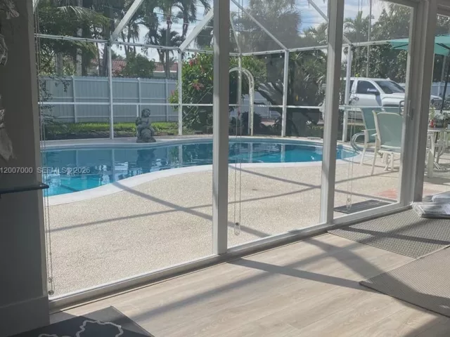 4-bedroom home for rent in Hollywood - 428 N Crescent Dr - MondialRealty