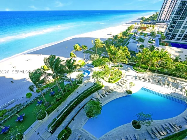 4-bedroom condo for rent in Sunny Isles Beach - 18975 Collins Ave 700 - MondialRealty
