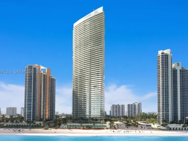 4-bedroom condo for rent in Sunny Isles Beach - 18975 Collins Ave 700 - MondialRealty