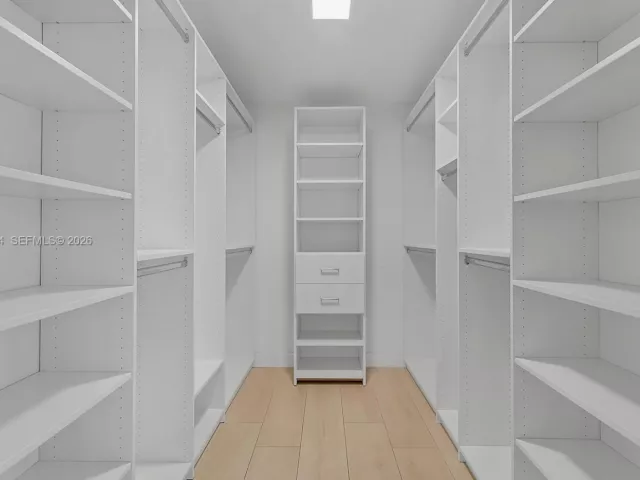 3-bedroom condo for rent in Miami - 488 NE 18th St 2315 - MondialRealty