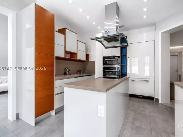 4-bedroom home for sale in Sunny Isles Beach - 3949 194th Ln - MondialRealty