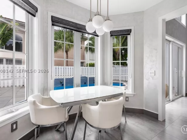 4-bedroom home for sale in Sunny Isles Beach - 3949 194th Ln - MondialRealty