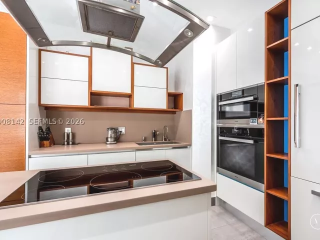 4-bedroom home for sale in Sunny Isles Beach - 3949 194th Ln - MondialRealty