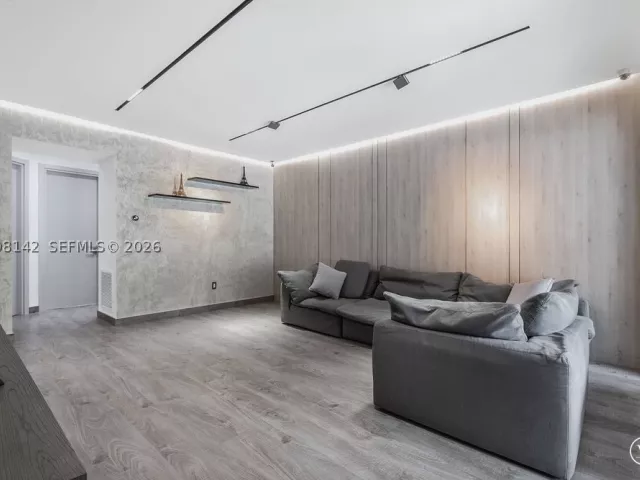 4-bedroom home for sale in Sunny Isles Beach - 3949 194th Ln - MondialRealty