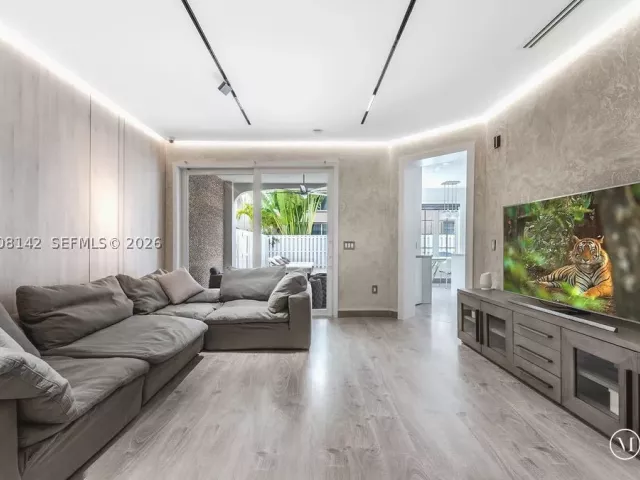 4-bedroom home for sale in Sunny Isles Beach - 3949 194th Ln - MondialRealty