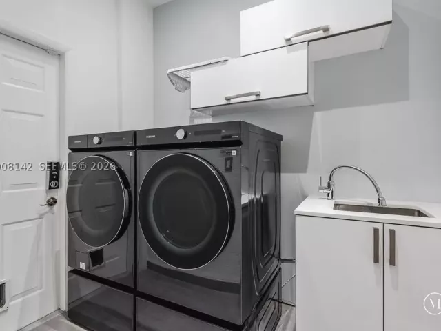 4-bedroom home for sale in Sunny Isles Beach - 3949 194th Ln - MondialRealty