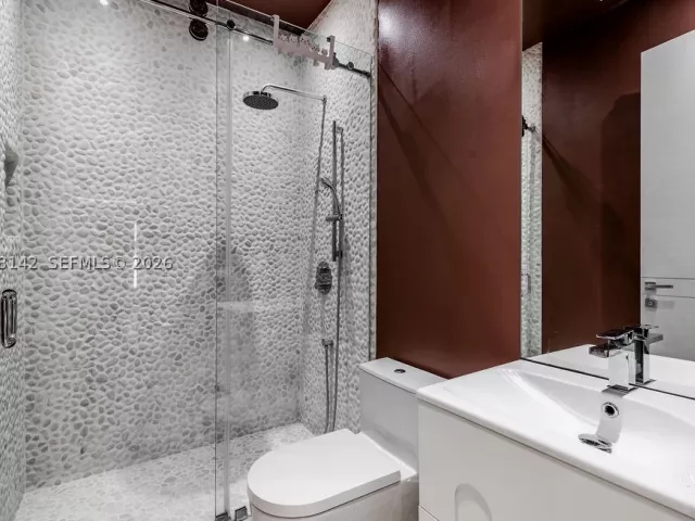 4-bedroom home for sale in Sunny Isles Beach - 3949 194th Ln - MondialRealty