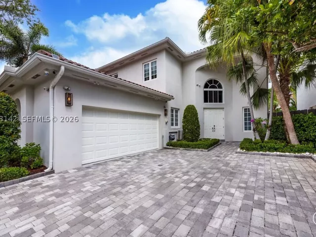 4-bedroom home for sale in Sunny Isles Beach - 3949 194th Ln - MondialRealty