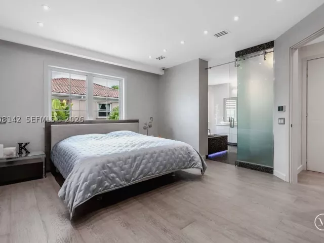 4-bedroom home for sale in Sunny Isles Beach - 3949 194th Ln - MondialRealty