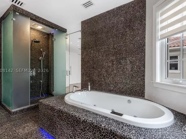 4-bedroom home for sale in Sunny Isles Beach - 3949 194th Ln - MondialRealty