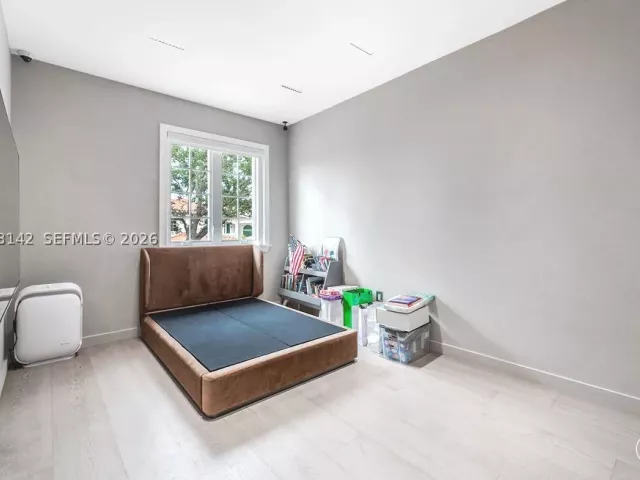4-bedroom home for sale in Sunny Isles Beach - 3949 194th Ln - MondialRealty