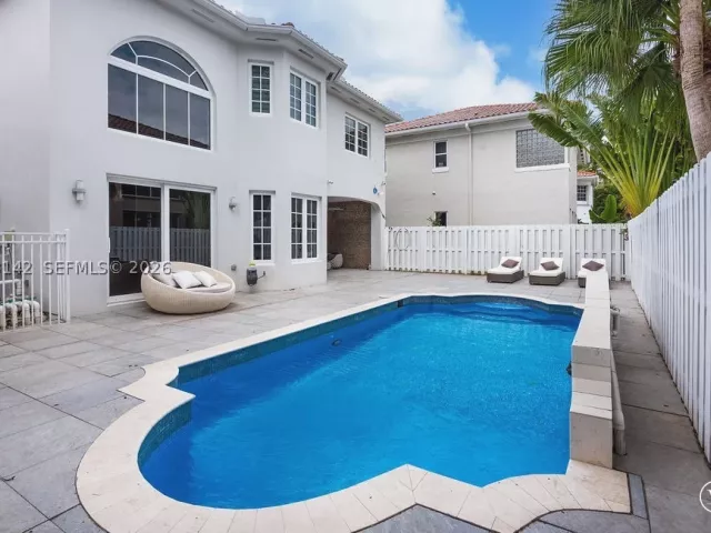 4-bedroom home for sale in Sunny Isles Beach - 3949 194th Ln - MondialRealty