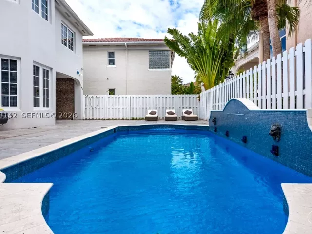 4-bedroom home for sale in Sunny Isles Beach - 3949 194th Ln - MondialRealty
