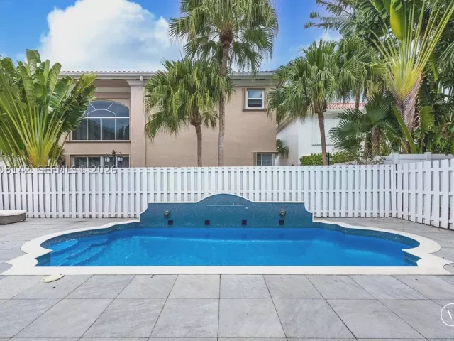 4-bedroom home for sale in Sunny Isles Beach - 3949 194th Ln - MondialRealty