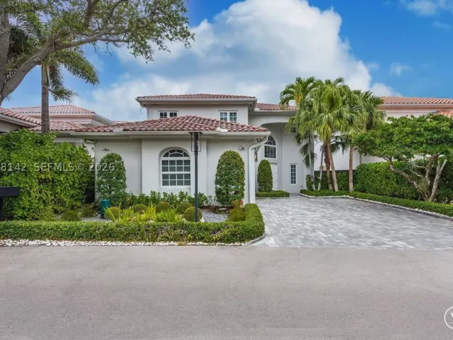 4-bedroom home for sale in Sunny Isles Beach - 3949 194th Ln - MondialRealty