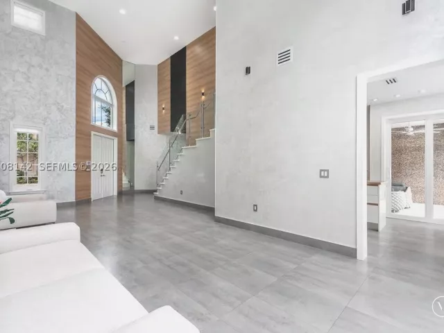 4-bedroom home for sale in Sunny Isles Beach - 3949 194th Ln - MondialRealty
