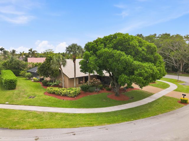 3-bedroom home for sale in Deerfield Beach - 2490 Deer Creek Lob Lolly Lane - MondialRealty