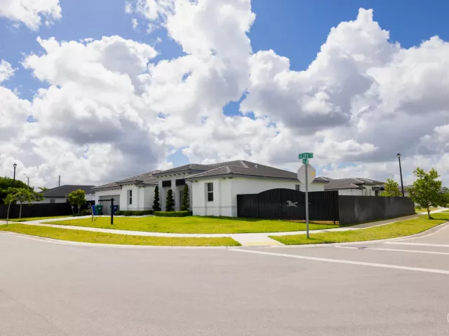 5-bedroom home for sale in Homestead - 16910 SW 288th Terrace - MondialRealty