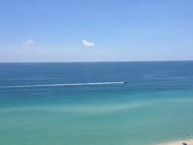 2-bedroom condo for rent in Sunny Isles Beach - 16275 Collins Avenue - MondialRealty