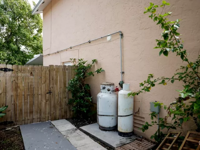 3-bedroom home for sale in Miami - 11311 SW 164th Ter - MondialRealty