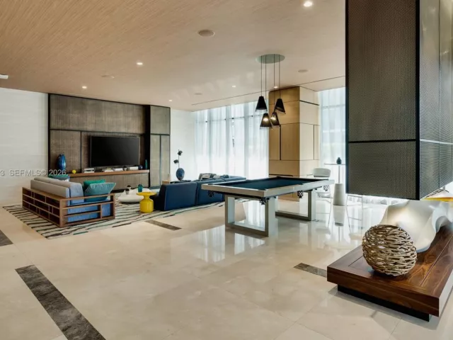2-bedroom condo for rent in Miami - 45 SW 9th St 2306 - MondialRealty