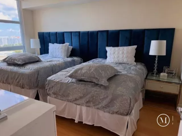 3-bedroom condo for sale in Aventura - 3370 Hidden Bay Dr 1213 - MondialRealty