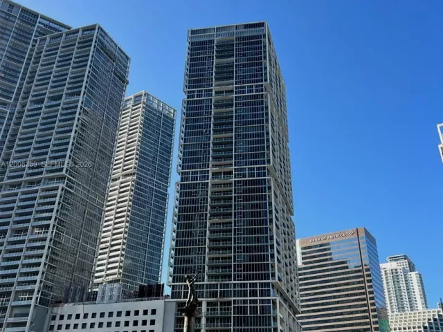2-bedroom condo for sale in Miami - 485 Brickell Ave 2508 - MondialRealty