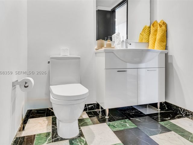 2-bedroom condo for sale in Miami - 485 Brickell Ave 2508 - MondialRealty