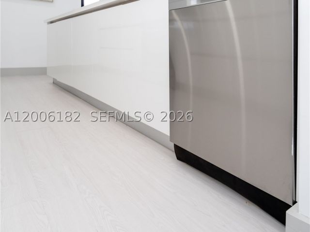 1-bedroom condo for sale in Aventura - 19707 Turnberry Way 18C - MondialRealty