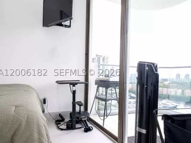 1-bedroom condo for sale in Aventura - 19707 Turnberry Way 18C - MondialRealty