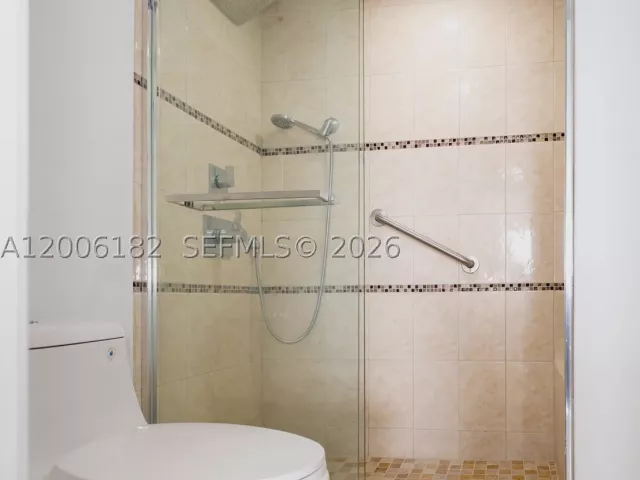 1-bedroom condo for sale in Aventura - 19707 Turnberry Way 18C - MondialRealty