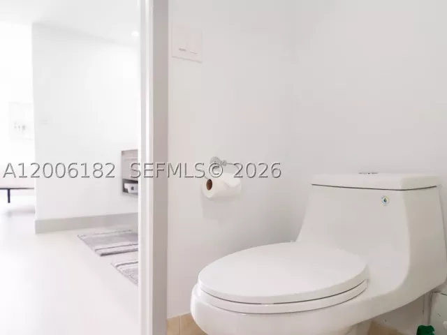 1-bedroom condo for sale in Aventura - 19707 Turnberry Way 18C - MondialRealty