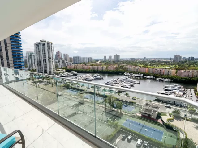 1-bedroom condo for sale in Aventura - 19707 Turnberry Way 18C - MondialRealty