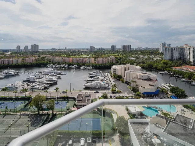 1-bedroom condo for sale in Aventura - 19707 Turnberry Way 18C - MondialRealty