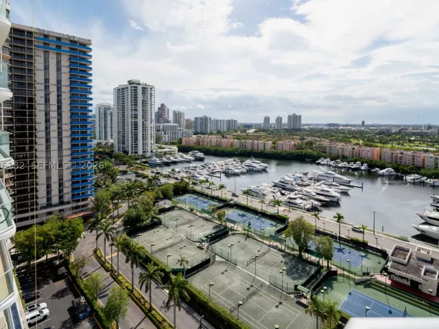 1-bedroom condo for sale in Aventura - 19707 Turnberry Way 18C - MondialRealty