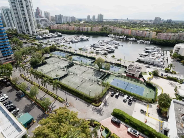 1-bedroom condo for sale in Aventura - 19707 Turnberry Way 18C - MondialRealty