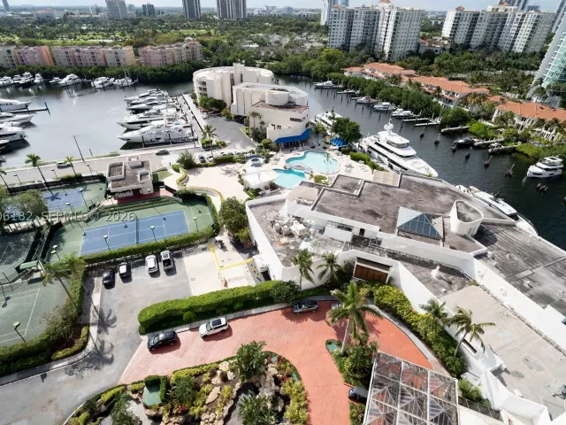 1-bedroom condo for sale in Aventura - 19707 Turnberry Way 18C - MondialRealty