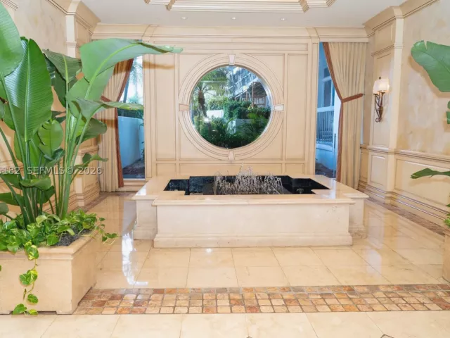 1-bedroom condo for sale in Aventura - 19707 Turnberry Way 18C - MondialRealty